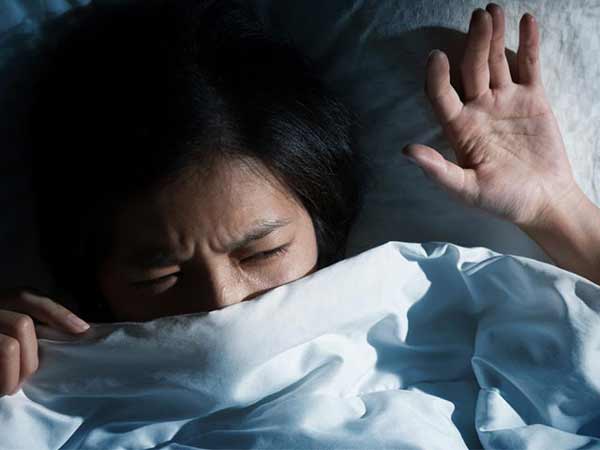 Tại sao bị bóng đè?
