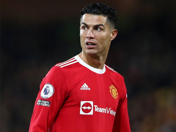 Tin Ngoại Hạng Anh 15/1: Ronaldo không được trao băng đội trưởng