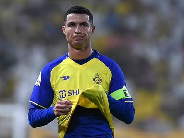 Ronaldo giận dữ đáp trả tin đồn thao túng Al Nassr, lôi kéo đồng hương đến Saudi Arabia