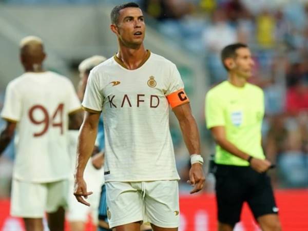 Al Nassr đại bại trong ngày Ronaldo trở lại
