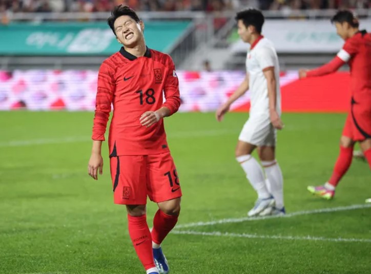 Sao Hàn Quốc soán ngôi số 1 của Mbappe ở PSG