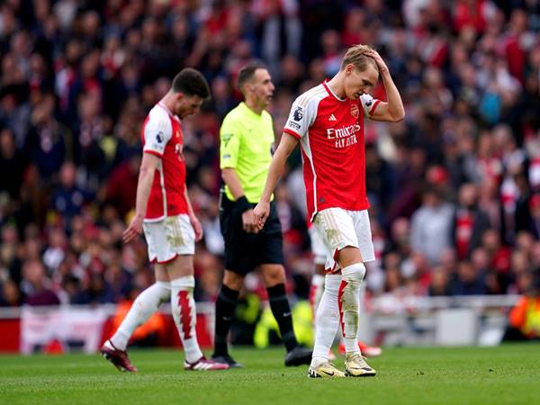 Tin Arsenal 15/4: Pháo thủ thua bất ngờ trước Aston Villa
