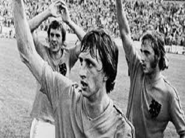 Bộ 3 tiền đạo Hà Lan Bay - Johan Cruyff, Johnny Rep, Rob Rensenbrink