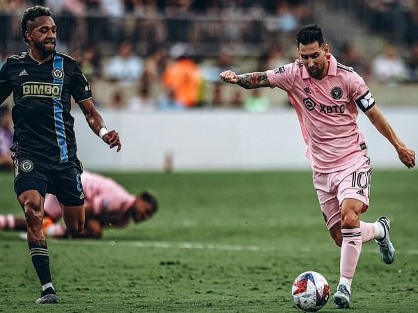 Những bàn thắng xa của Messi đáng nhớ khác