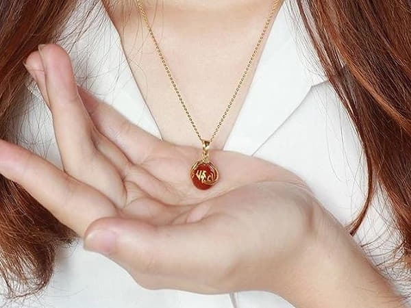 Vậy tuổi Dần nên đeo mặt dây chuyền hình gì?