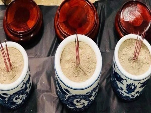 Khi nào không nên đặt 2 bát hương trên một bàn thờ