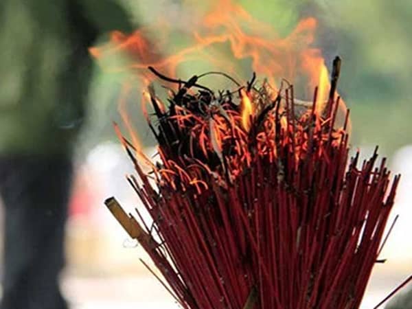Điềm báo chân hương trong mối liên hệ với phong thủy