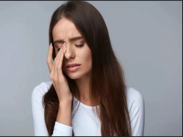 Nháy mắt phải – Khi cơ thể "phát tín hiệu"