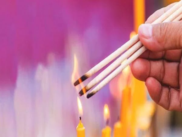 Ý nghĩa việc thắp 3 nén hương trong tín ngưỡng